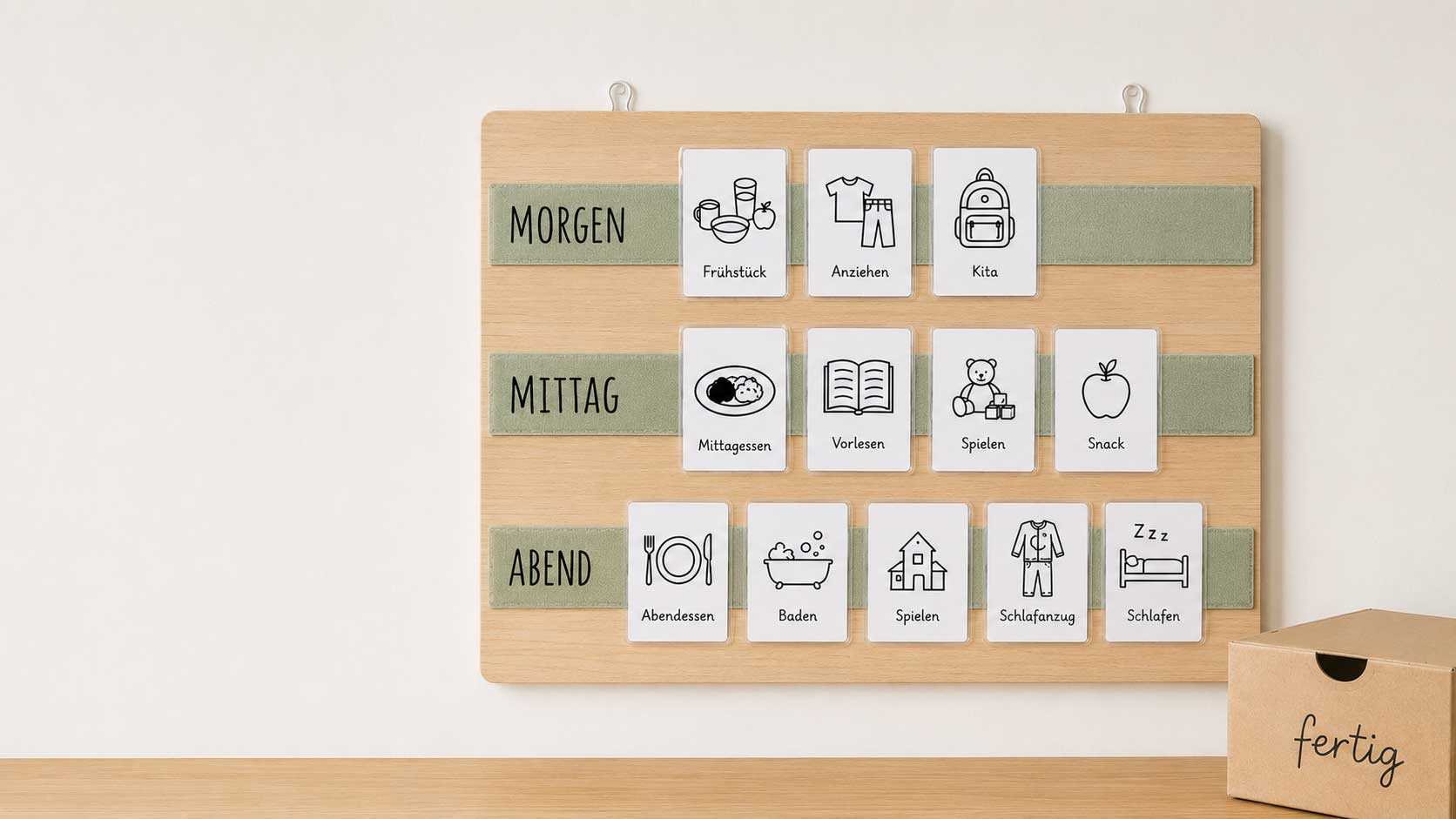 Visueller Tagesplan mit Klett-Karten Morgen Mittag Abend auf Kinder-Augenhöhe, daneben fertig-Schuhkarton